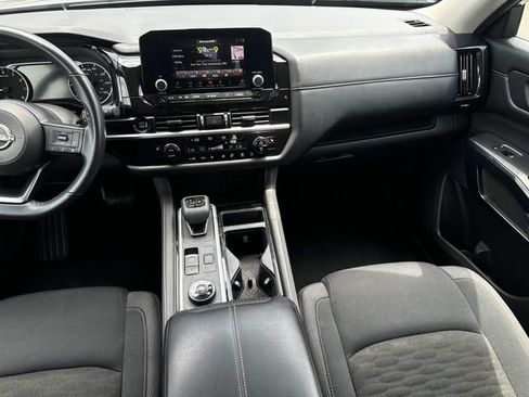 Used 2025 Nissan Pathfinder SV AWD/4WD image 17
