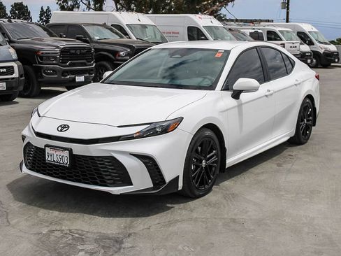 Used 2026 Toyota Camry SE w/ Multimedia Upgrade Package FWD image 4