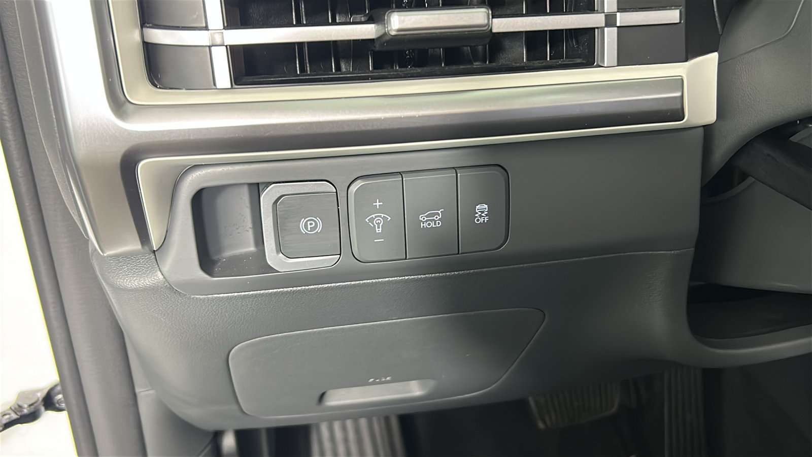 Used 2025 Hyundai Santa Fe SE FWD image 24