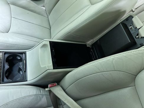 Used 2010 Cadillac DTS FWD image 24