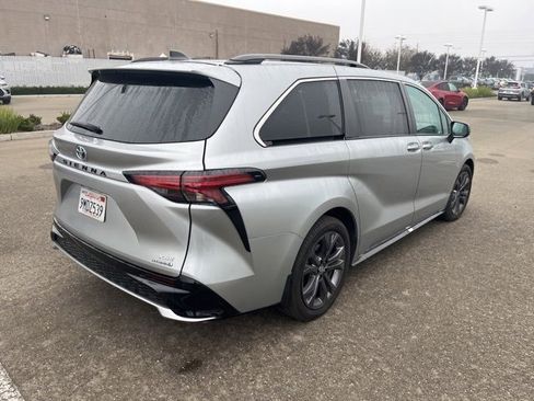 Used 2024 Toyota Sienna XSE image 5