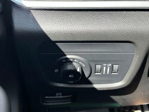 Used 2022 Jeep Grand Cherokee Overland w/ Luxury Tech Group IV image 32