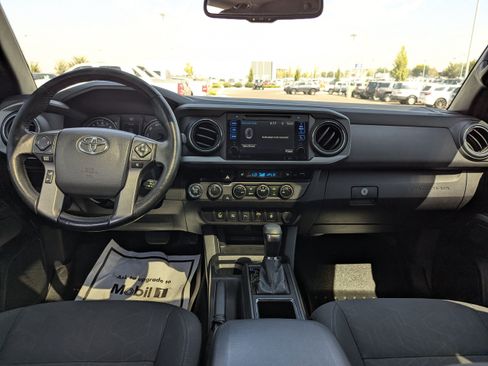 Used 2017 Toyota Tacoma TRD Off-Road AWD/4WD image 27