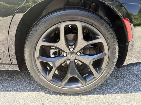 Used 2022 Chrysler 300 Touring w/ Sport Appearance Package RWD image 19