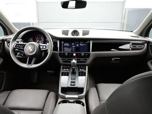 Certified 2025 Porsche Macan AWD/4WD image 20