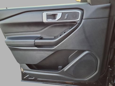 Used 2020 Ford Explorer XLT w/ Equipment Group 202A image 17