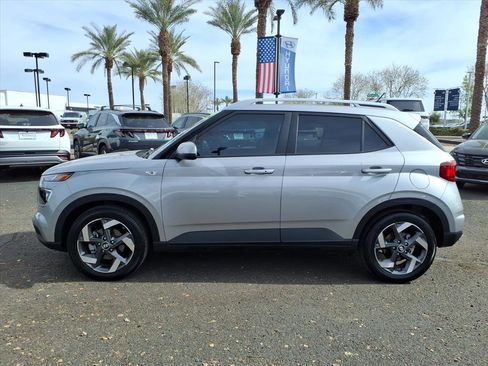 Certified 2025 Hyundai Venue SEL image 8