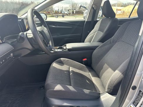 Used 2025 Toyota Camry LE w/ Convenience Package FWD image 9