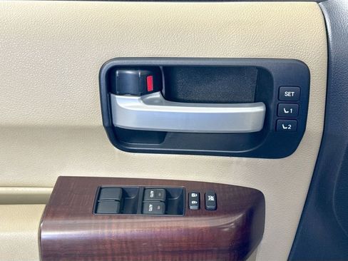 Used 2013 Toyota Sequoia Platinum image 22