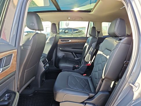 New 2026 Volkswagen Atlas SE image 11