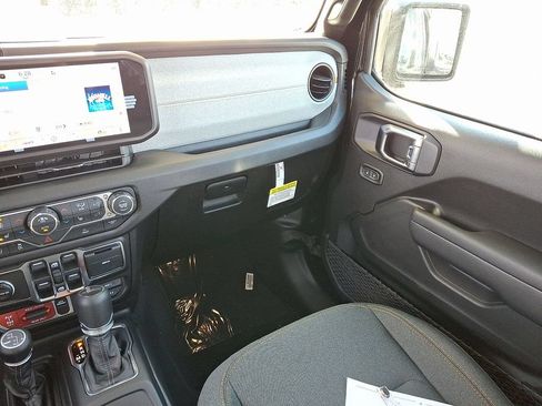 New 2026 Jeep Gladiator Sport AWD/4WD image 12