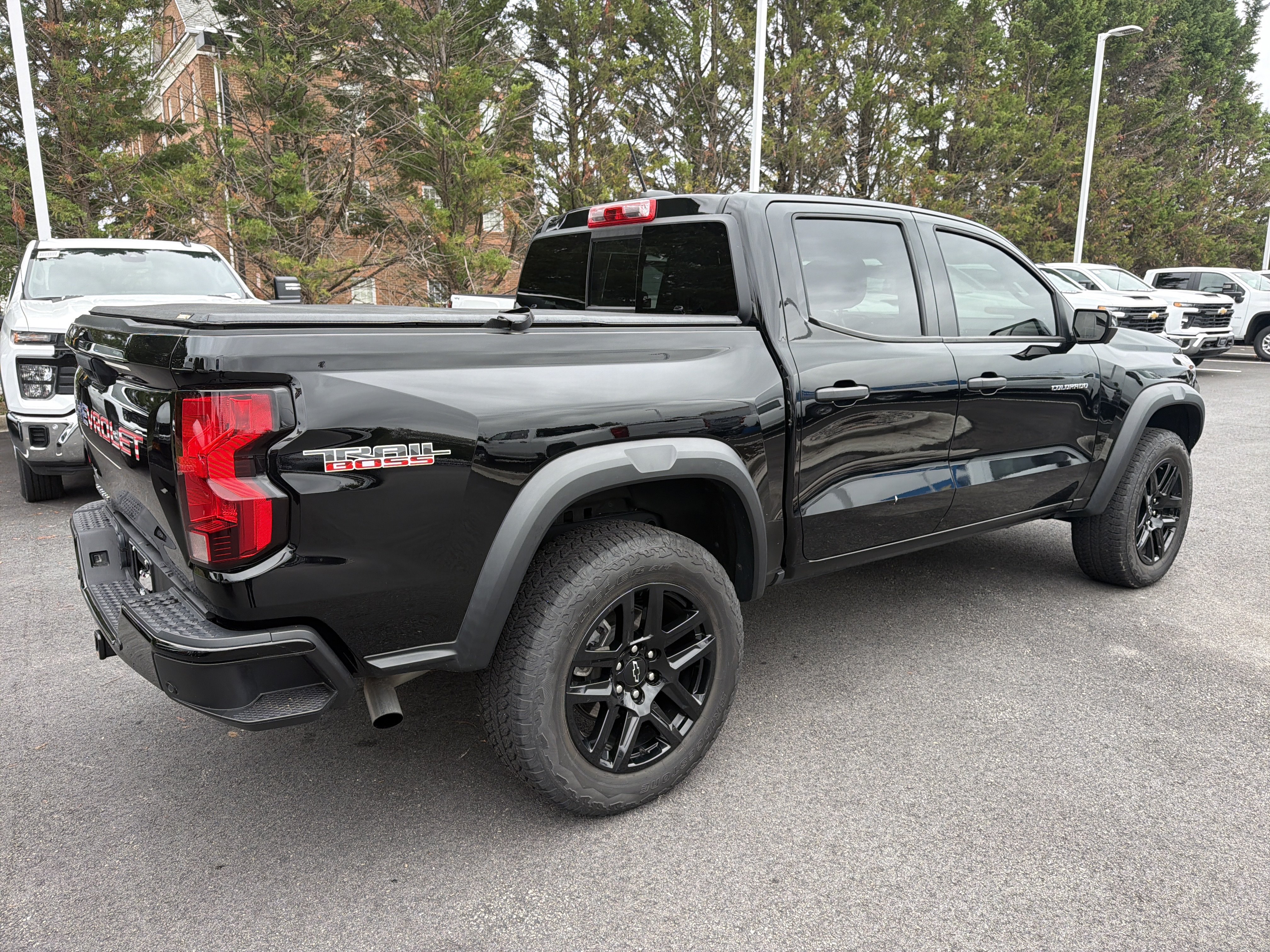 Used 2024 Chevrolet Colorado Trail Boss w/ Technology Package AWD/4WD image 10