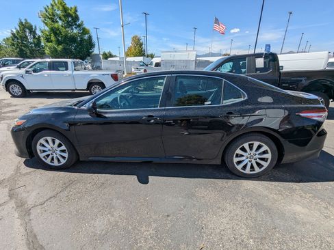 Used 2019 Toyota Camry LE FWD image 9
