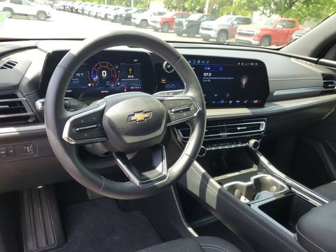 Used 2025 Chevrolet Traverse LT w/ Driver Confidence Package FWD image 7