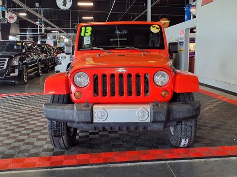 Used 2013 Jeep Wrangler Unlimited Sahara image 2