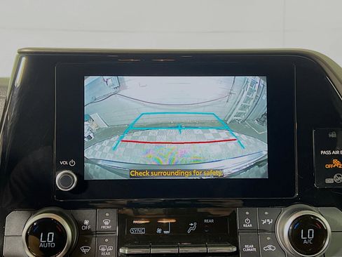 Used 2023 Toyota Highlander LE image 28