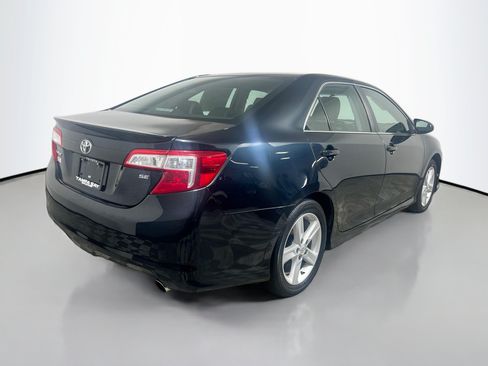 Used 2014 Toyota Camry SE FWD image 4