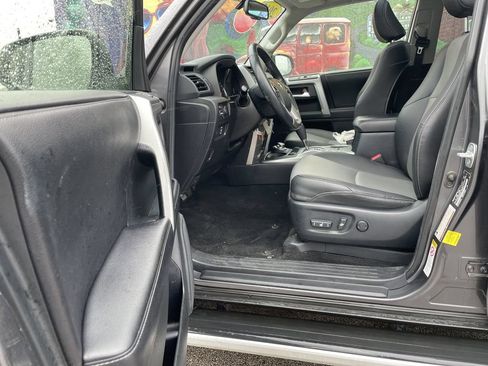 Used 2017 Toyota 4Runner SR5 Premium AWD/4WD image 14