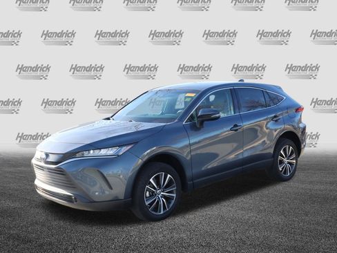 Used 2022 Toyota Venza LE image 5