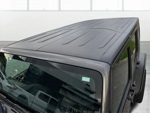 Used 2017 Jeep Wrangler Unlimited Rubicon w/ Connectivity Group image 10