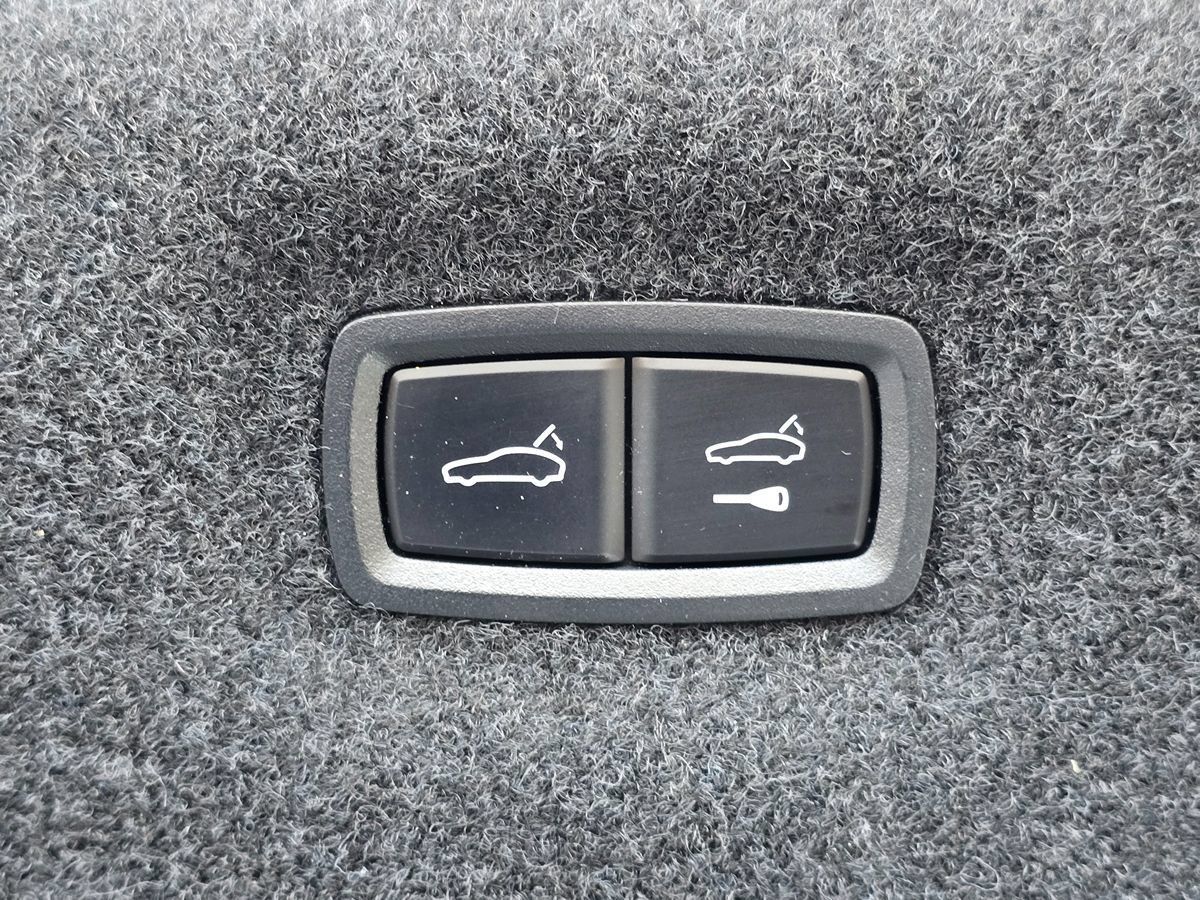 Used 2020 Porsche Taycan Turbo AWD/4WD image 82