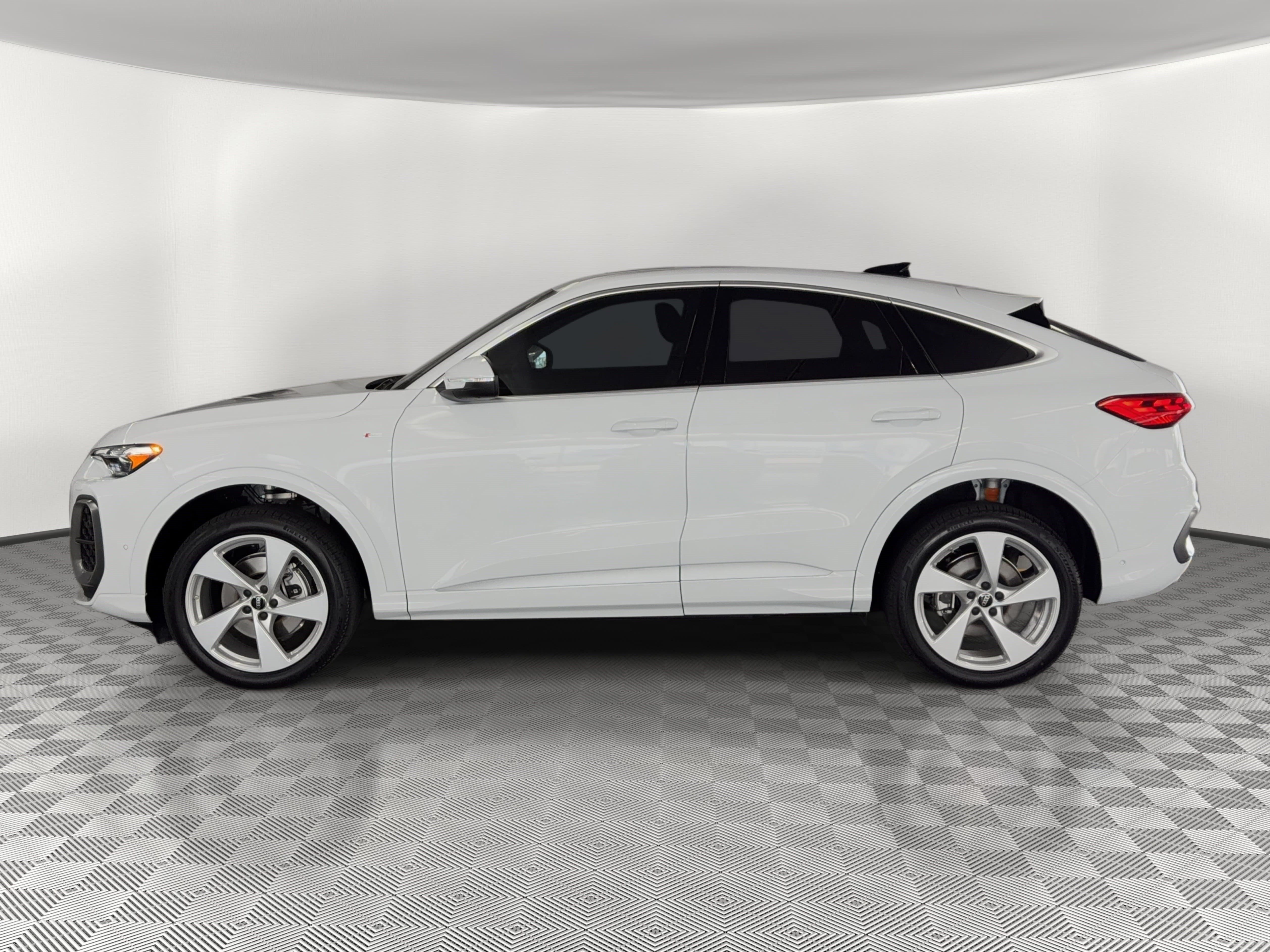 New 2026 Audi Q5 Premium Plus AWD/4WD image 2