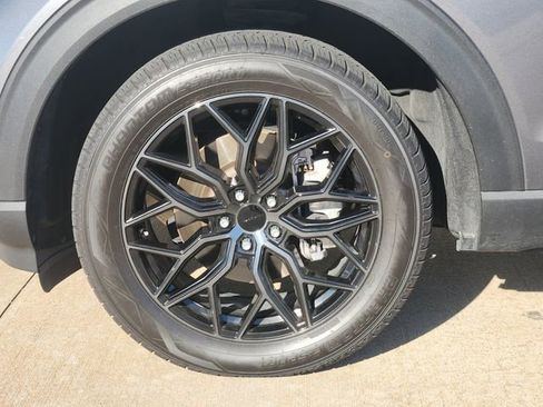 Used 2023 Ford Explorer Platinum w/ Technology Package image 10