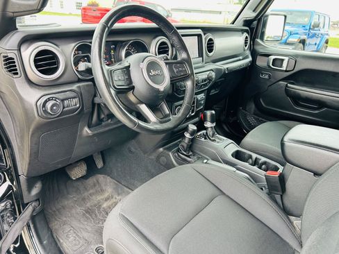 Used 2022 Jeep Wrangler Unlimited Sport AWD/4WD image 9