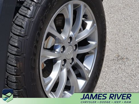 Used 2021 Jeep Cherokee Latitude Lux w/ Mopar Interior Package AWD/4WD image 37