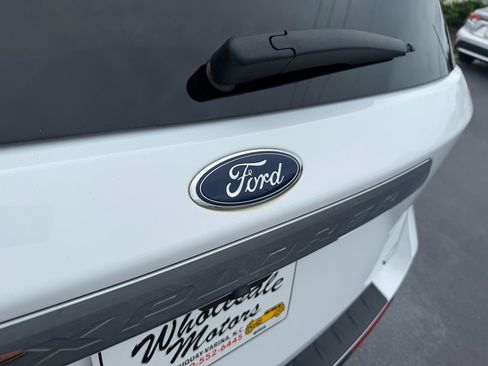 Used 2020 Ford Explorer XLT w/ Equipment Group 202A AWD/4WD image 31
