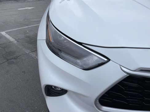 Used 2024 Toyota Highlander LE image 16