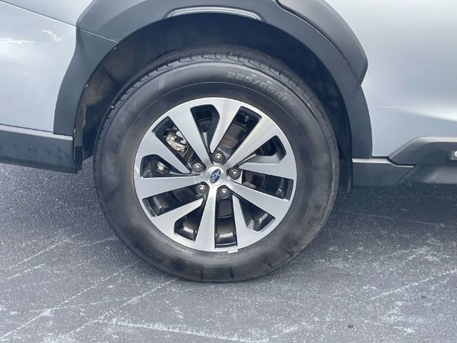 Used 2024 Subaru Outback Premium AWD/4WD image 9