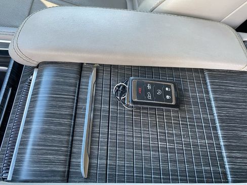 Used 2024 Jeep Wagoneer Series III AWD/4WD image 31