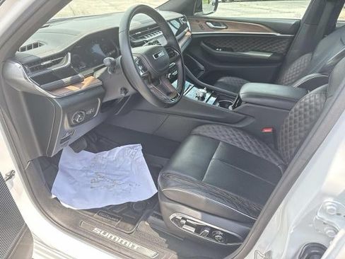 Used 2023 Jeep Grand Cherokee L Summit w/ Advanced Protech Group IV AWD/4WD image 14