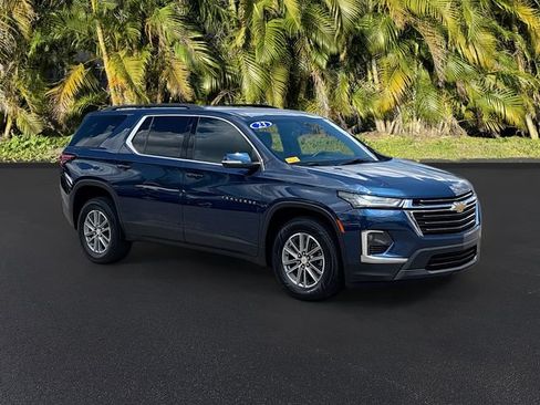 Used 2023 Chevrolet Traverse LT FWD image 2