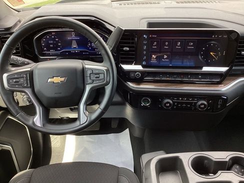 Used 2024 Chevrolet Silverado 1500 LT AWD/4WD image 17