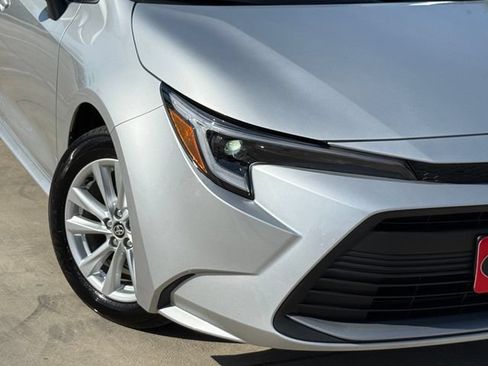 Used 2025 Toyota Corolla XLE FWD image 4