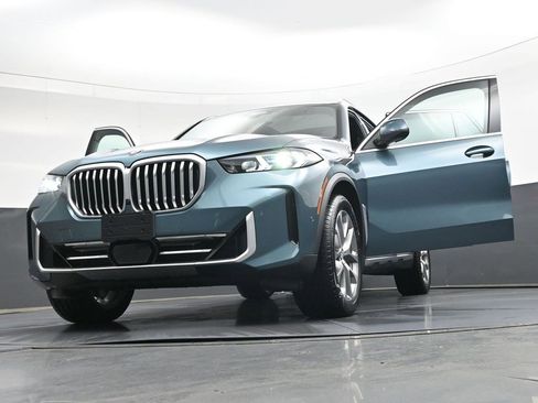 Used 2025 BMW X5 xDrive40i AWD/4WD image 44