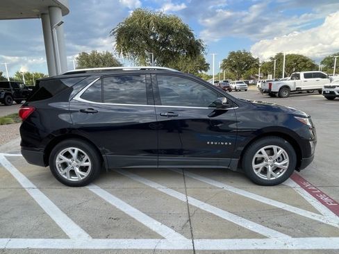 Used 2020 Chevrolet Equinox LT image 2