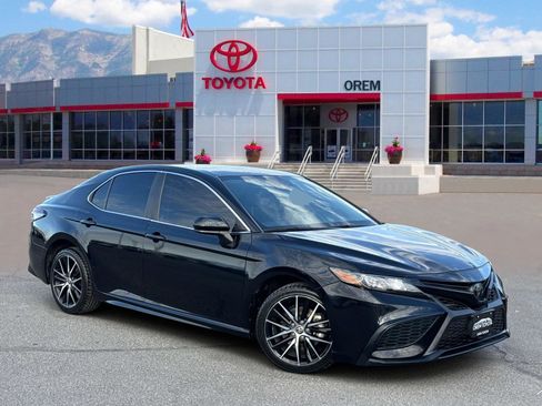 Used 2021 Toyota Camry SE FWD image 1