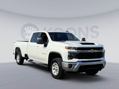 Used 2024 Chevrolet Silverado 3500 LT image 18