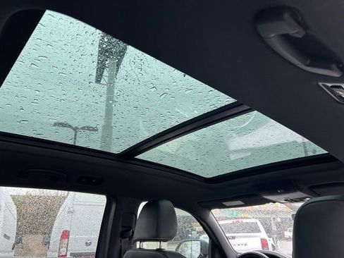 Used 2023 Volkswagen Atlas Cross Sport SE w/ Panoramic Sunroof Package image 11