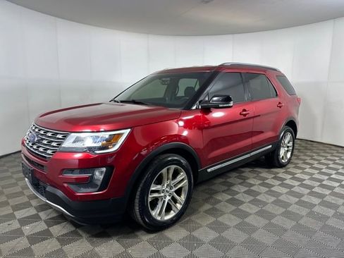 Used 2016 Ford Explorer XLT w/ Equipment Group 202A image 7