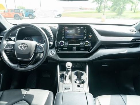 Used 2021 Toyota Highlander XSE FWD image 31