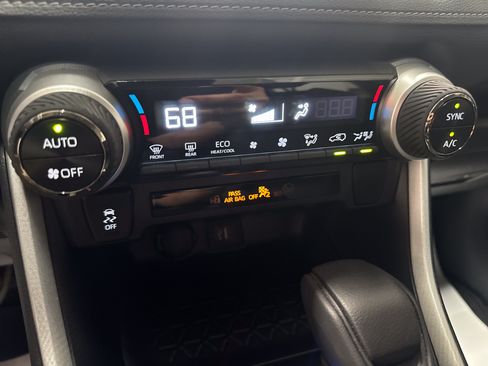 Used 2025 Toyota RAV4 LE AWD/4WD image 22