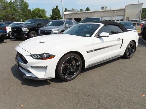 Used 2021 Ford Mustang GT Premium w/ Equipment Group 401A RWD image 4