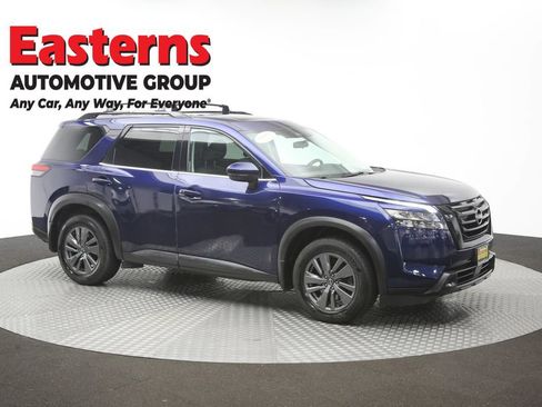 Used 2023 Nissan Pathfinder SV w/ SV Premium Package AWD/4WD image 49