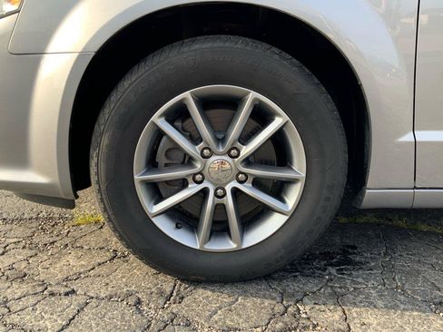 Used 2017 Dodge Grand Caravan SE FWD image 25