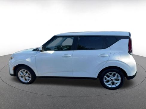 Used 2025 Kia Soul LX w/ LX Technology Package image 9