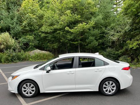 Certified 2025 Toyota Corolla LE FWD image 2